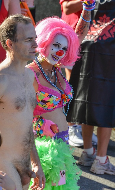 A friendly clown & a naked guy