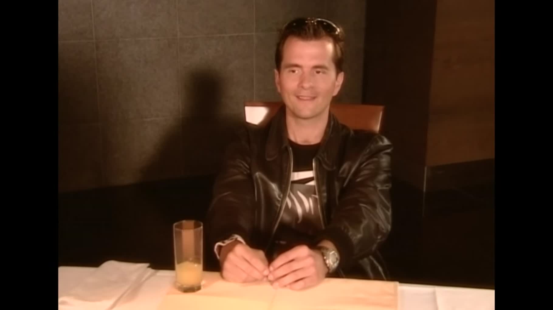 An die Heizung ketten und auspeitschen!